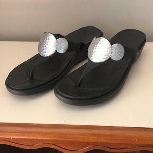 Crocs black wedge flip flop shoe.